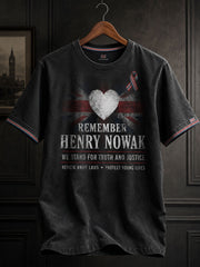 Herren T-Shirt mit „Stand With Henry“-Aufdruck